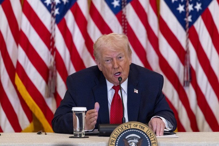 Trump: Bidenova administracija ilegalno je koristila autopen. Treba ih uhititi