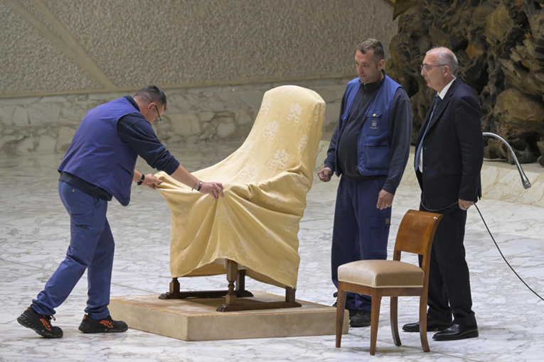 Za Vatikan rade tisuće ljudi. Nezadovoljni su