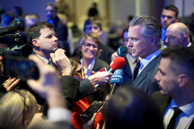 Guverner Kalifornije: Zabranjen mi je ulazak u američki paviljon u Davosu